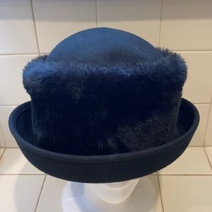 Black Commodore winter hat with fake fur